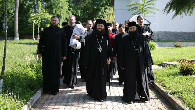 Liturghie arhierească la Mănăstirea Miclăușeni
