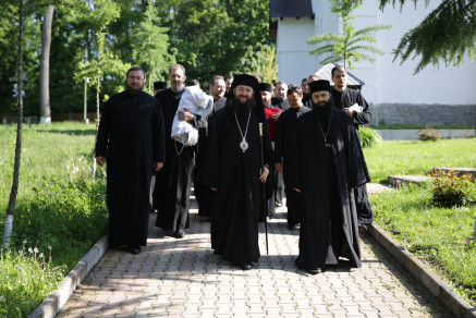 Liturghie arhierească la Mănăstirea Miclăușeni